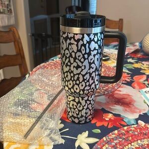 40 oz Black Cheetah Cup